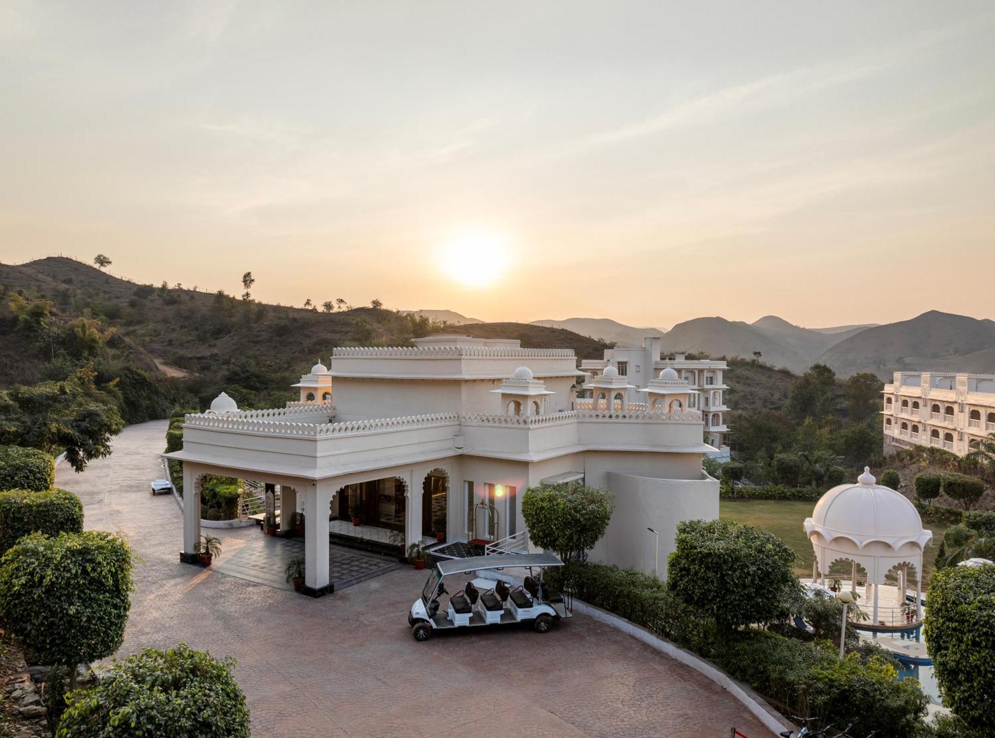 Sayaji Resorts & Spa Удайпур Экстерьер фото